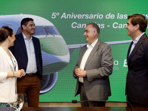Binter celebra cinco años de vuelos directos entre Santander y Canarias
