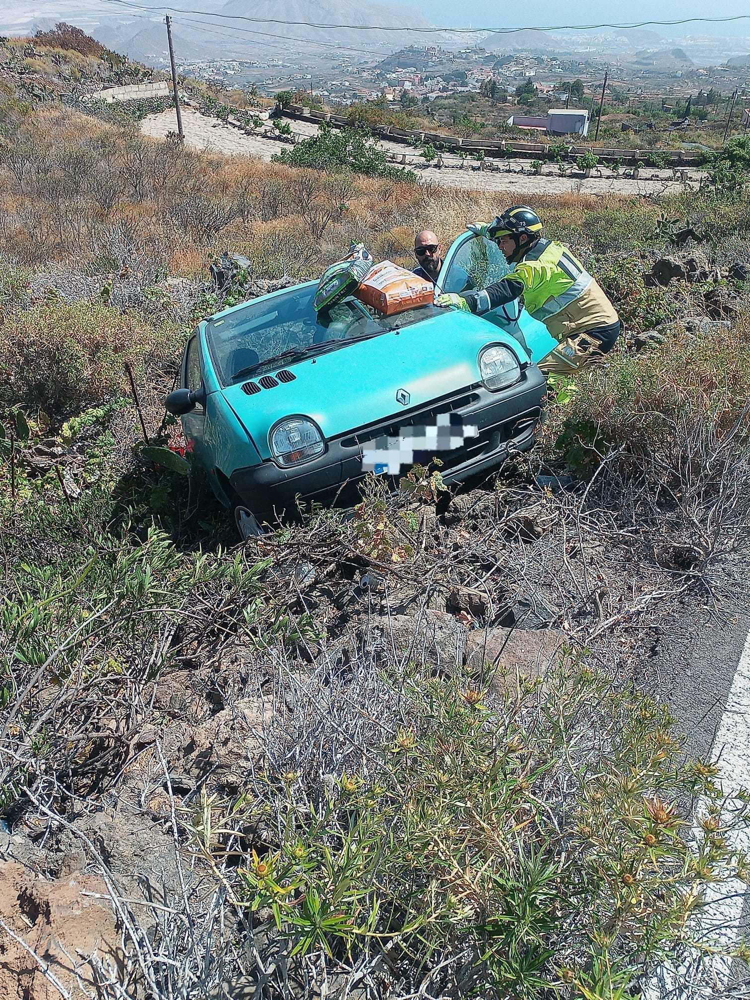 Bomberos de Tenerife intervienen en un accidente de tráfico en Granadilla de Abona