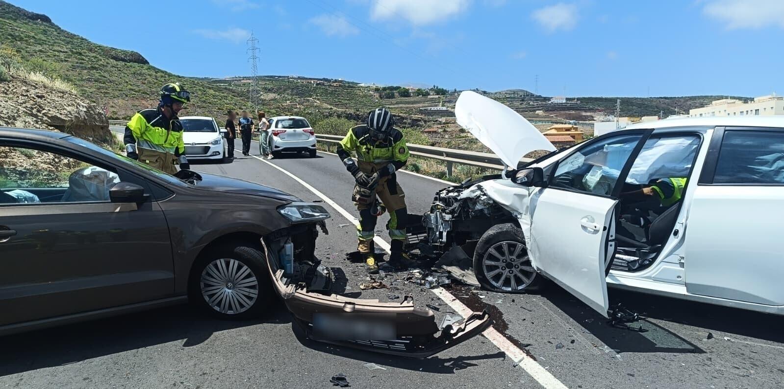 Bomberos de Tenerife intervienen en un accidente de tráfico en Arona