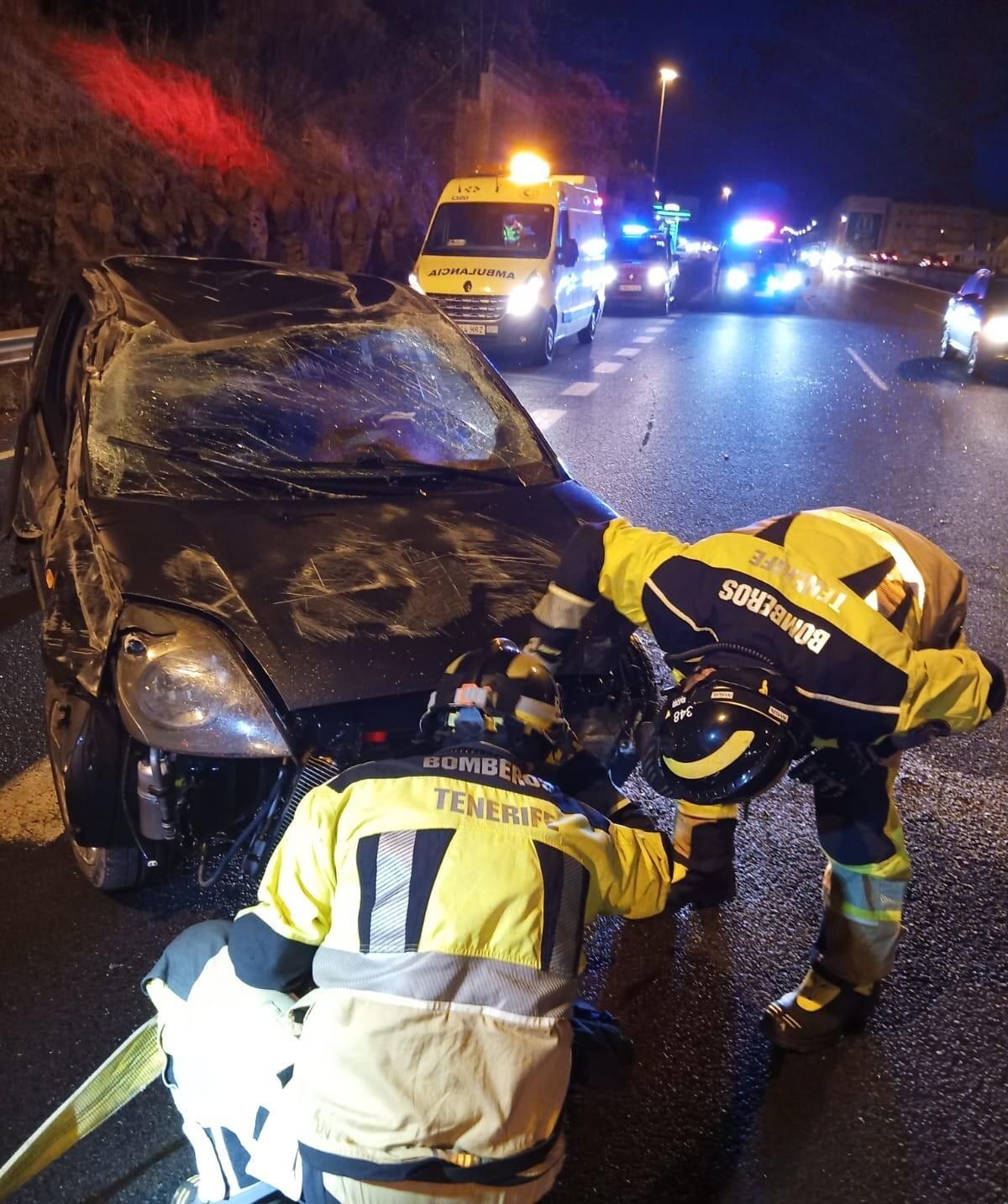 Bomberos de Tenerife intervienen en un incendio en una vivienda en Granadilla de Abona