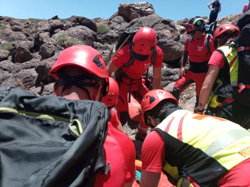 Bomberos de Tenerife excarcelan a una persona en un accidente de tráfico en Arona