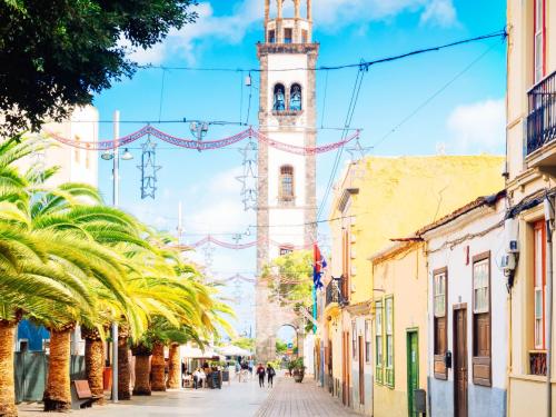 Concentraciones en dos hoteles de Tenerife por el "bloqueo" de la subida salarial