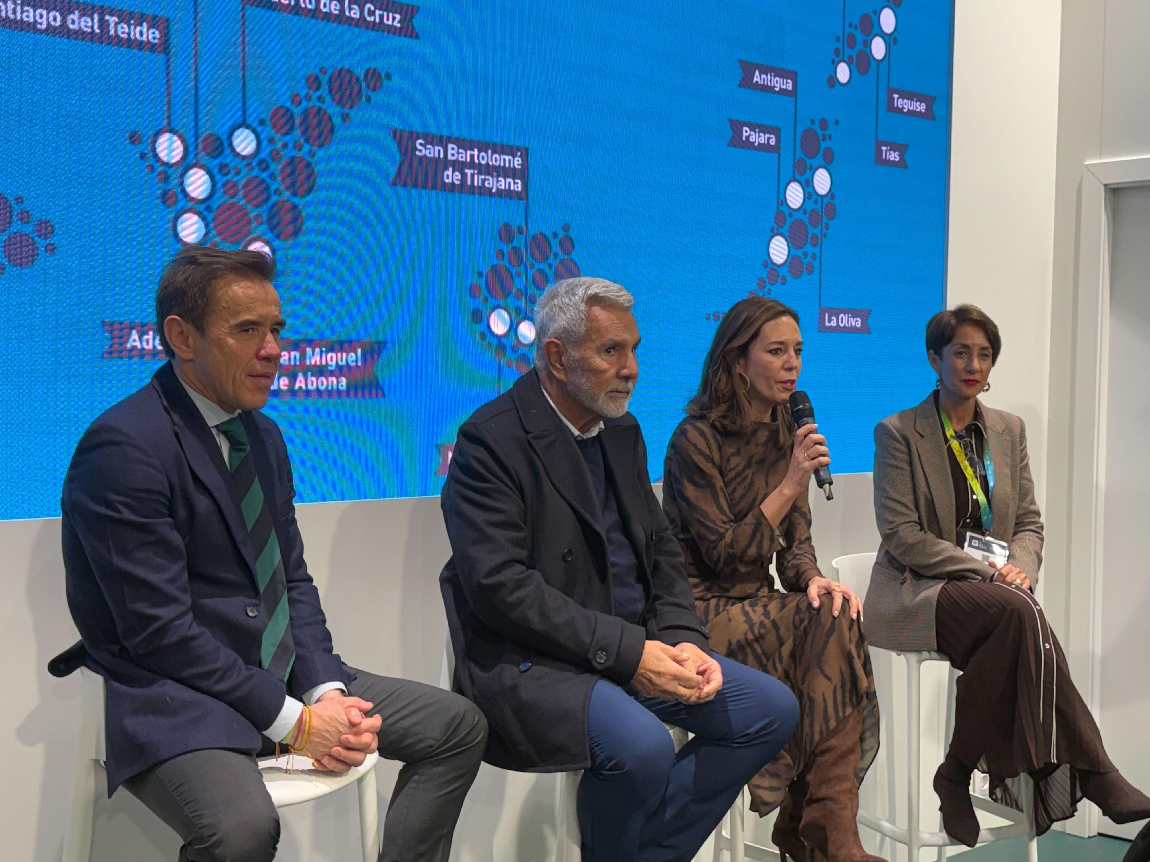 Los municipios turísticos canarios firman su adhesión a la iniciativa "Turismo Que Suma" impulsada por EXCELTUR en Fitur