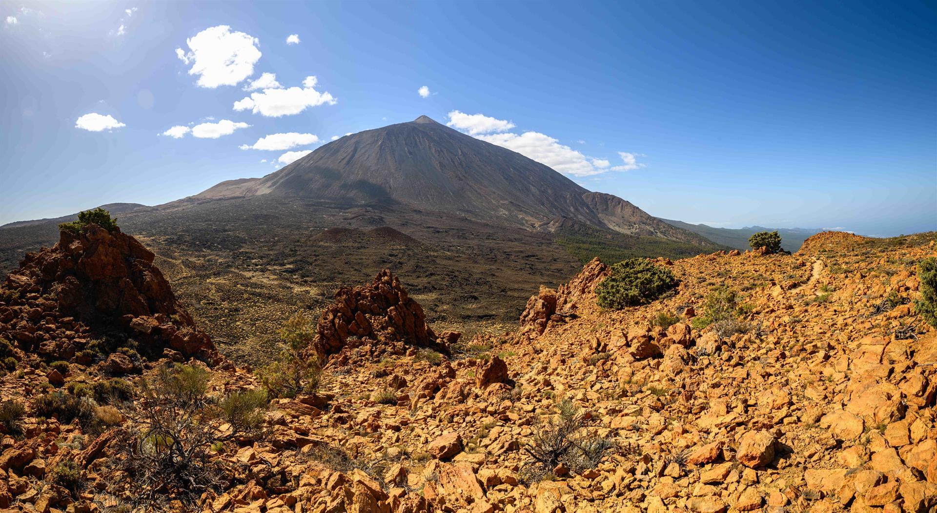 Dávila ve una "barbaridad" que se autorice la manifestación ecologista en el Teide con informes en contra