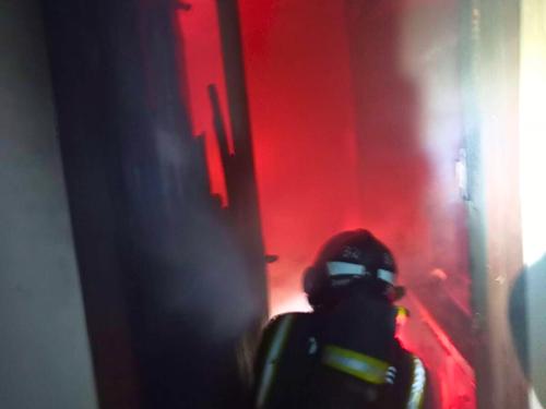 Bomberos de Tenerife extinguen un incendio en una vivienda en Puerto de La Cruz
