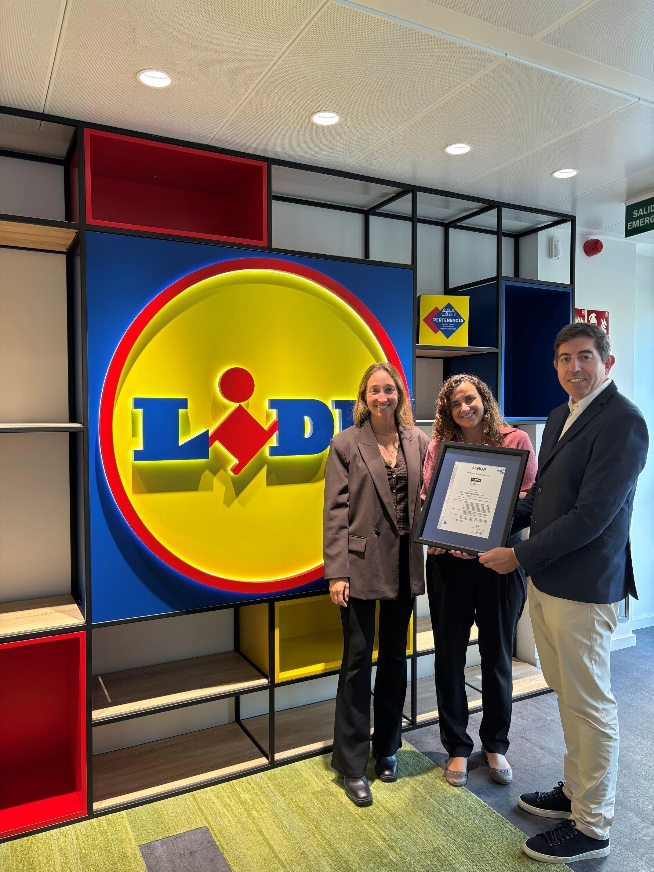 Lidl Canarias transforma los residuos plásticos de sus tiendas en bolsas de basura recicladas