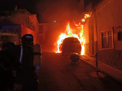 Bomberos de Tenerife intervienen en el rescate de una persona accidentada en un sendero de Montaña Amarilla
