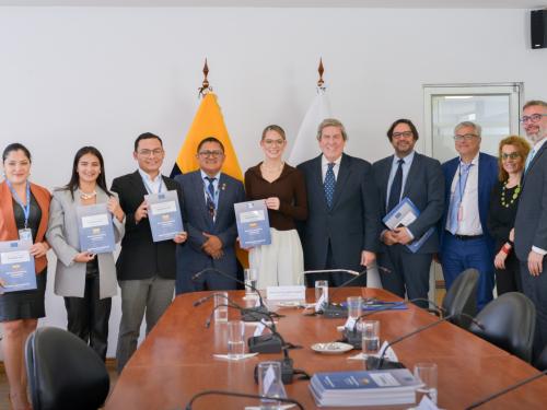 Gabriel Mato destaca el compromiso democrático de Ecuador y propone medidas para reforzar su sistema electoral