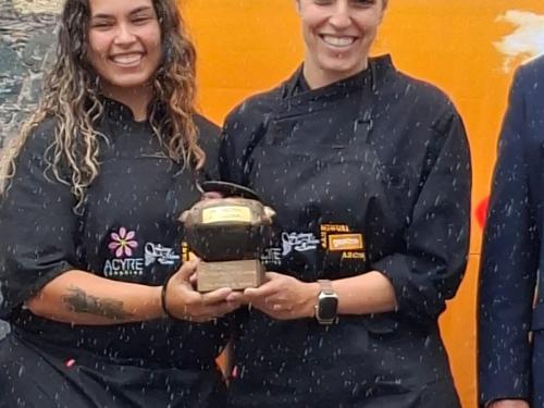 Eliana Real y Mirella González del Hotel Bahía del Duque conquistan el primer premio en el 8º Certamen Regional de Gastronomía de Canarias