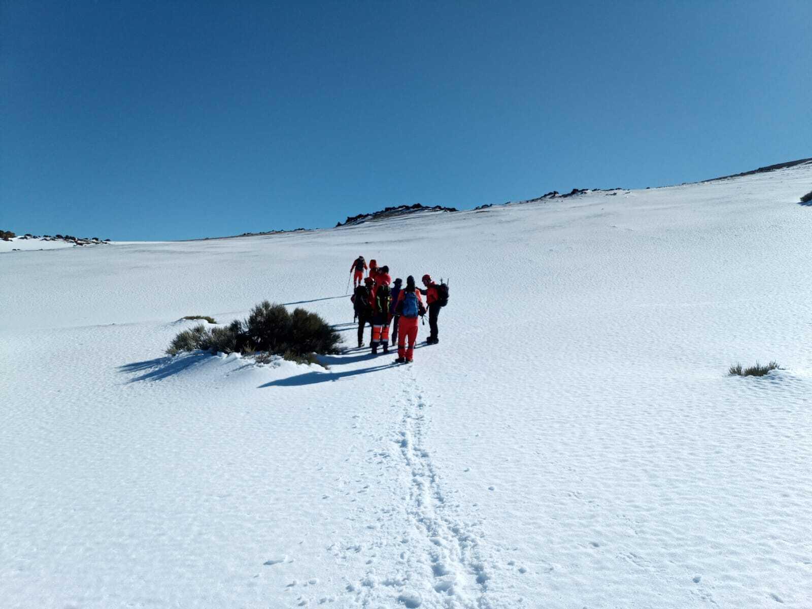 Bomberos de Tenerife rescatan a un senderista en El Teide