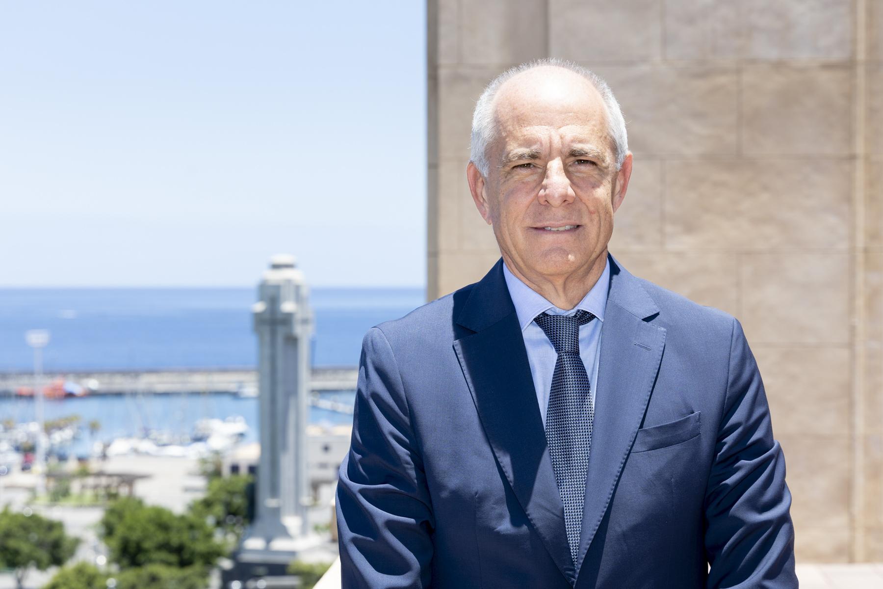 Santiago Sesé califica de “atraco a Canarias” la tasa de estacionamiento que Aena prevé aplicar al transporte discrecional de viajeros