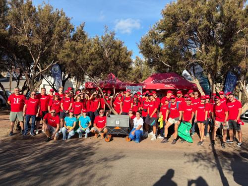 Voluntarios de Terramare Medioambiente, CD Tenerife y Coca-Cola participan en una limpieza en la playa de El Socorro