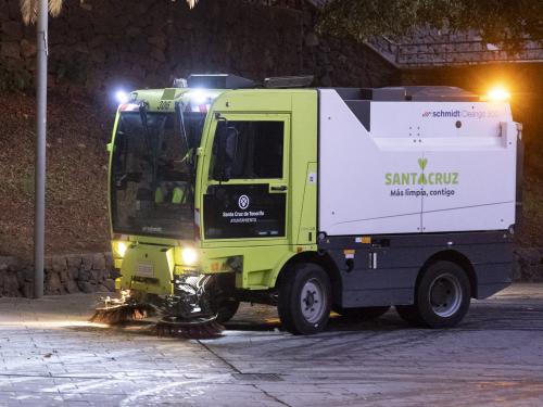 Santa Cruz programa zafarranchos de limpieza exhaustiva en Añaza durante la semana