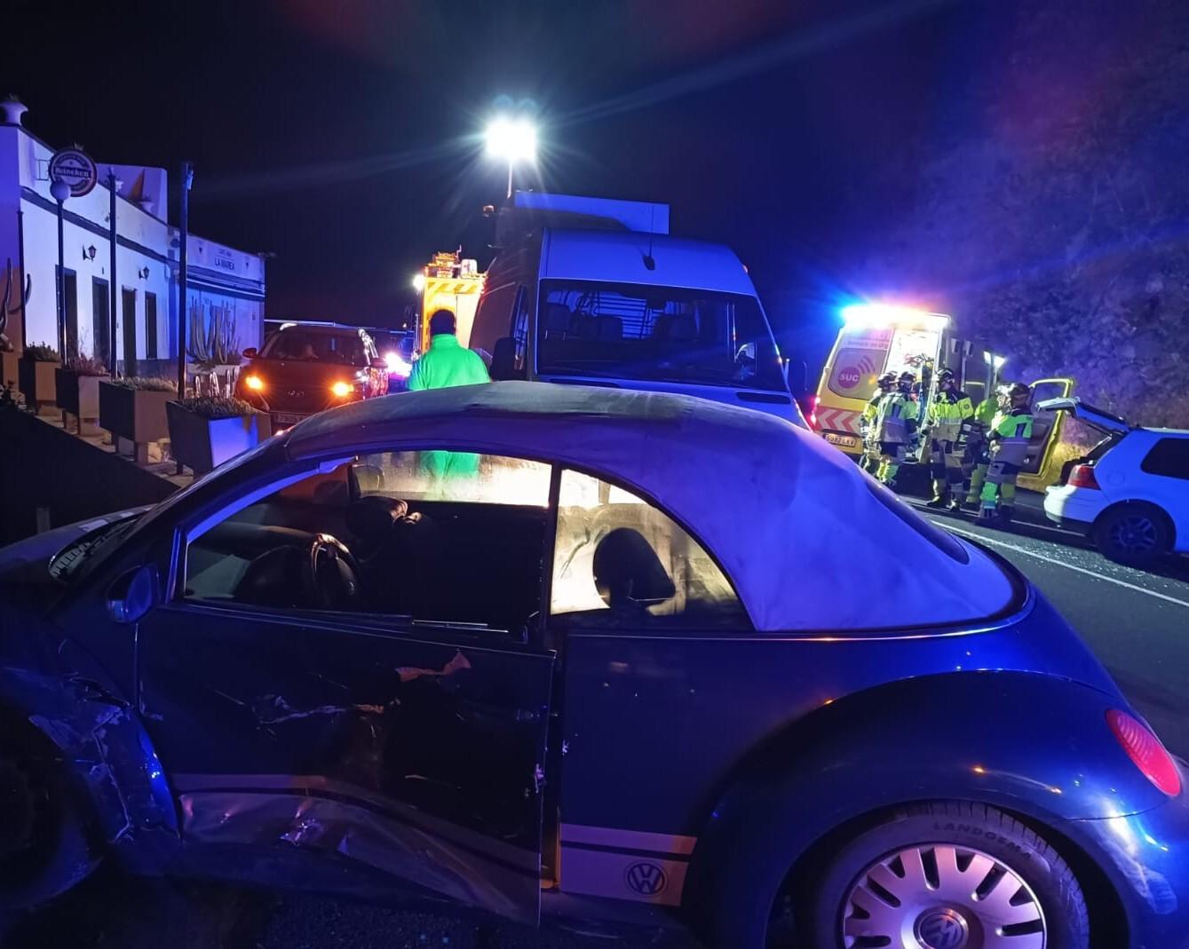 Bomberos Tenerife intervienen en un incendio en una terraza en Santiago del Teide