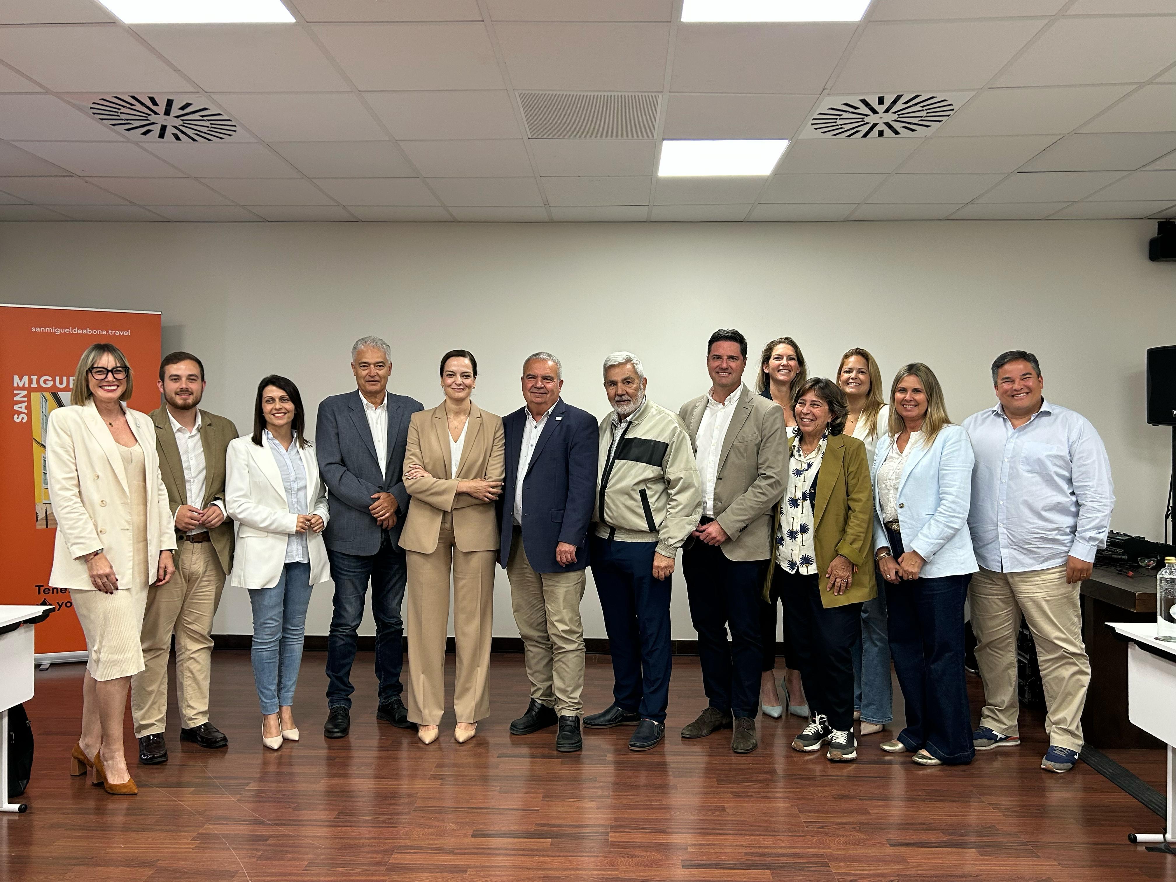 Los municipios turísticos canarios instalan los primeros cargadores para vehículos eléctricos