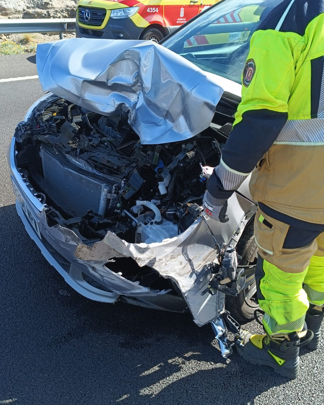 Bomberos de Tenerife intervienen en el incendio de una lavandería en un hotel del Puerto de la Cruz