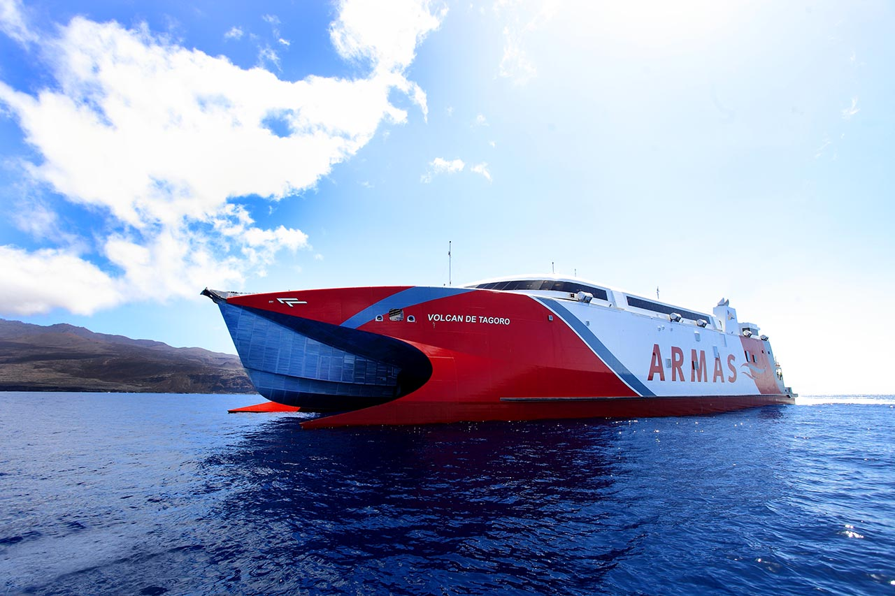 Armas Trasmediterránea registra un aumento del 18% en el transporte interinsular durante el puente de mayo