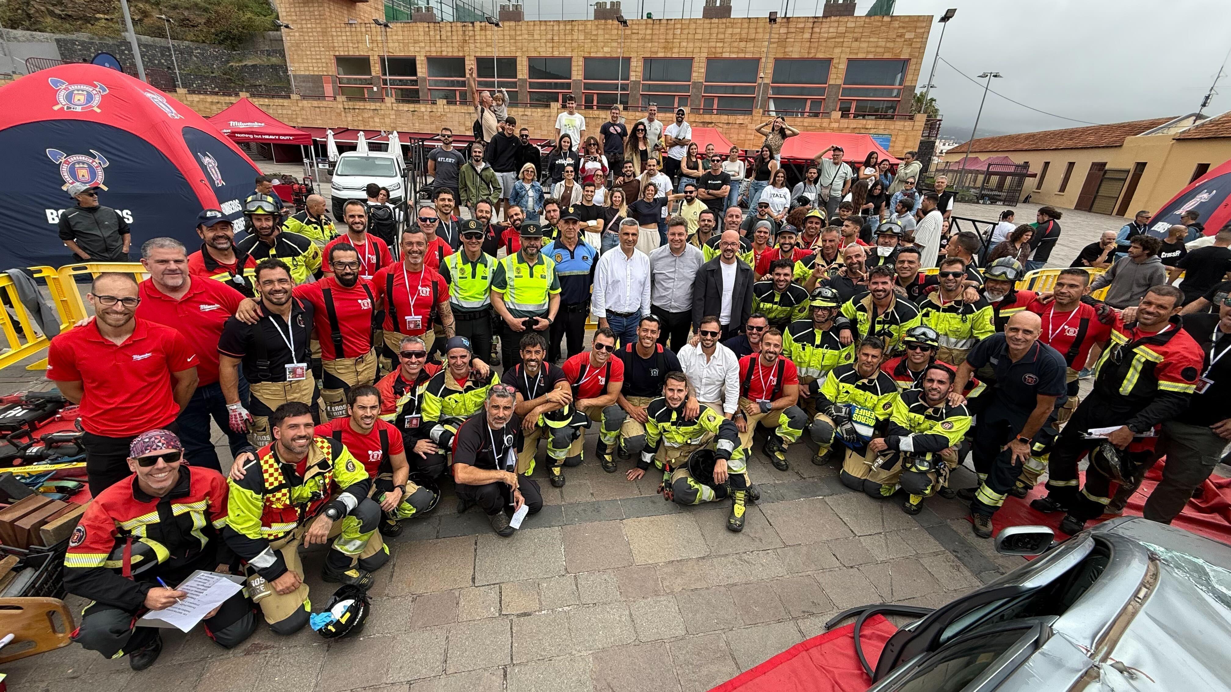 Bomberos de Tenerife visibilizan maniobras de actuación en el I Encuentro de Intervención en Accidentes de Tráfico