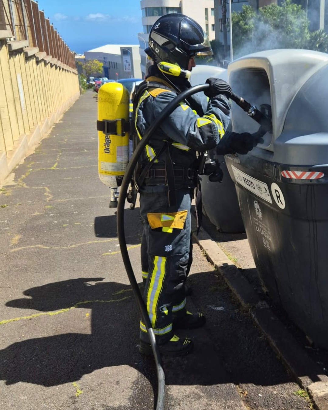Bomberos de Tenerife intervienen en un incidente con gases inflamables en Arona